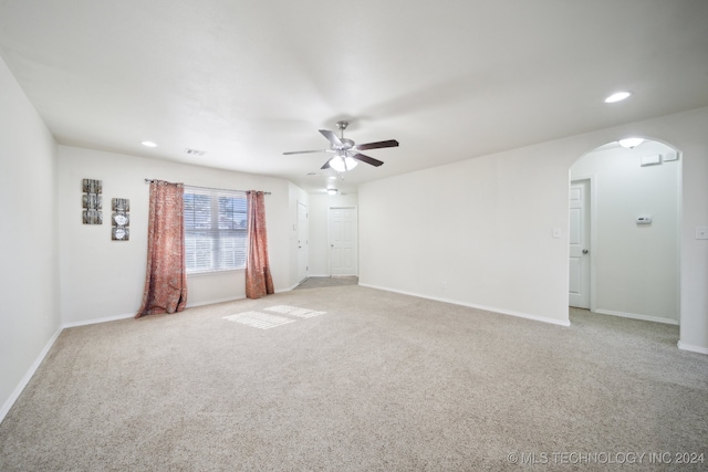 carpeted spare room featuring ceiling fan