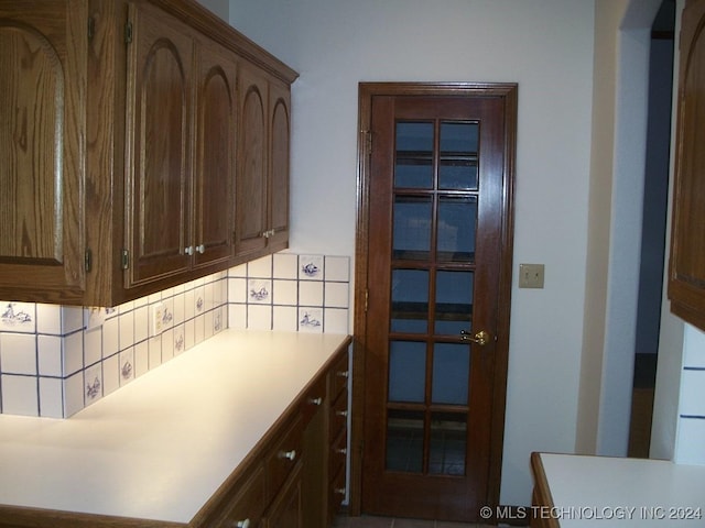 kitchen featuring decorative backsplash