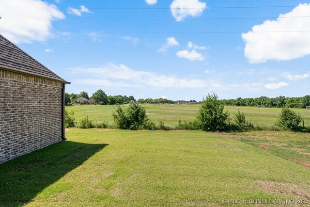 2601 W Twin Oaks St, Broken Arrow, OK 74012 - view of green lawn with a rural view