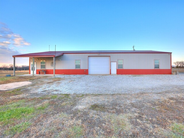 view of front of property with covered porch and a garage