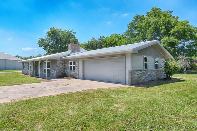 ranch-style house featuring a garage and a front lawn