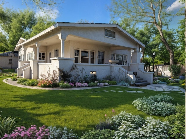 view of front of home with a front lawn