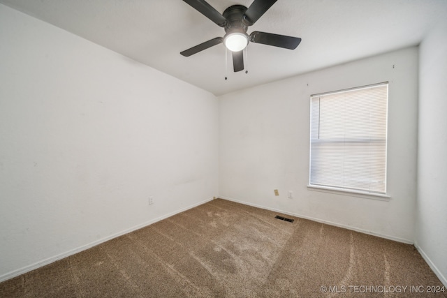 carpeted empty room featuring ceiling fan