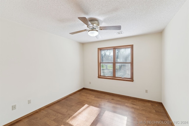 unfurnished room featuring a textured ceiling, light hardwood / wood-style flooring, and ceiling fan