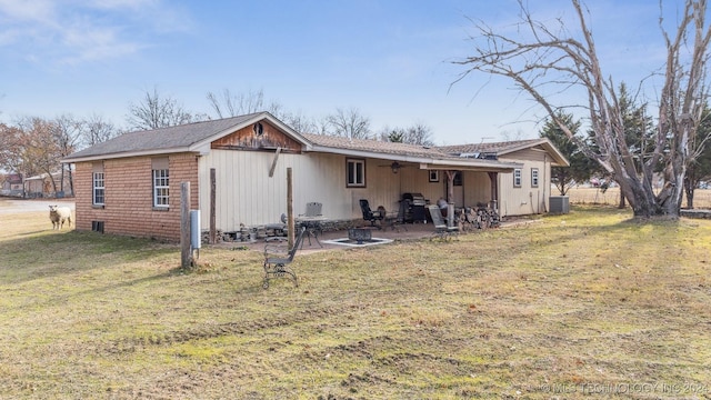 back of property featuring a lawn, a patio area, ceiling fan, and central AC unit