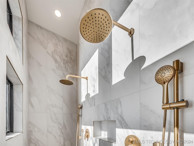 bathroom featuring a tile shower