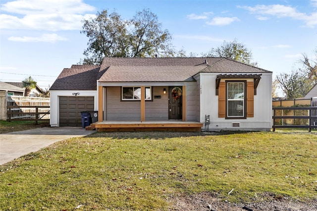 view of front facade featuring a garage and a front yard