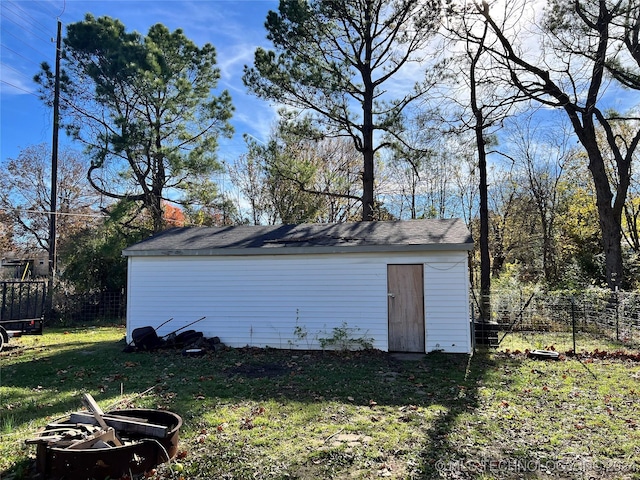 view of outdoor structure with a yard