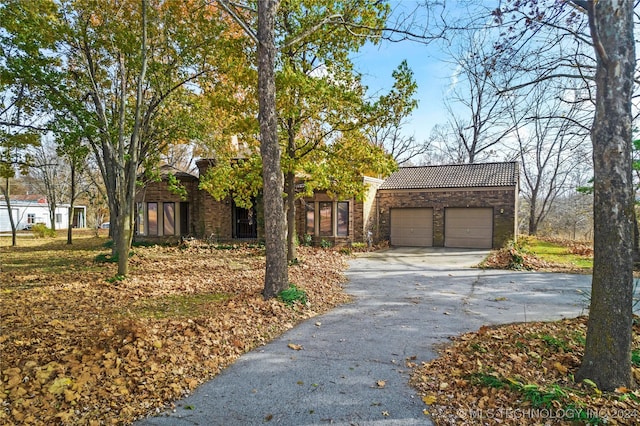 view of front facade featuring a garage