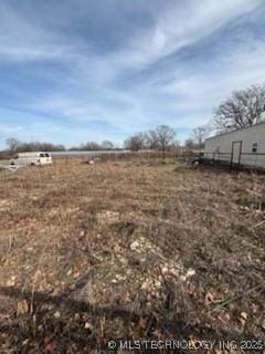 view of yard featuring a rural view