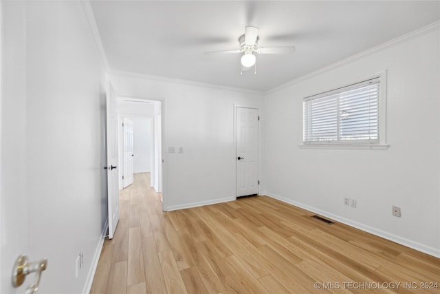 empty room with light hardwood / wood-style floors, ceiling fan, and ornamental molding