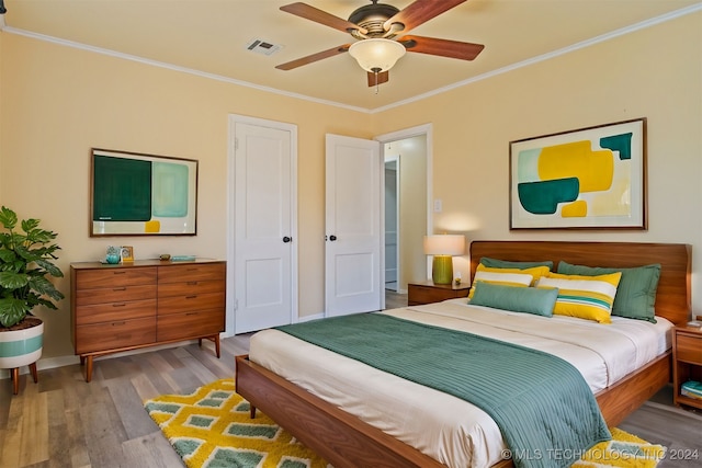 bedroom featuring light hardwood / wood-style floors, ceiling fan, and ornamental molding