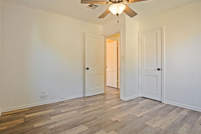 empty room featuring ceiling fan, light hardwood / wood-style flooring, and ornamental molding