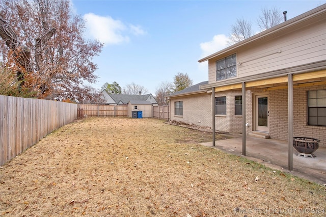 view of yard featuring a patio area