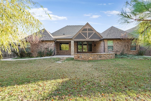 view of front of property with a front yard