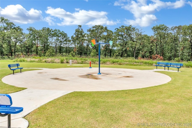 view of property's community featuring a lawn