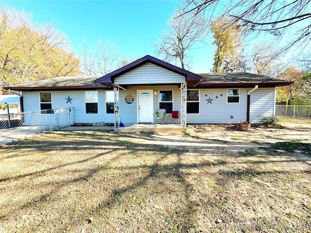 single story home featuring a front yard