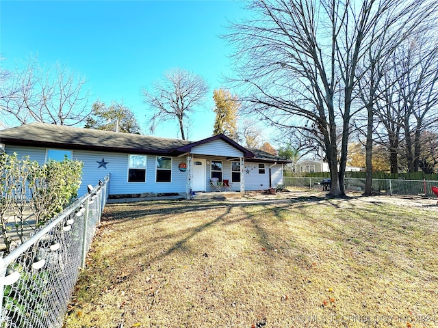 view of front of property with a front yard