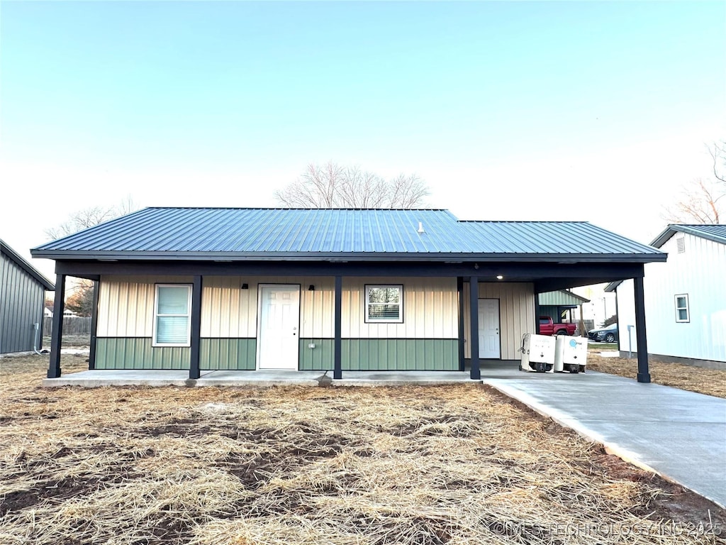 view of front of property with a carport