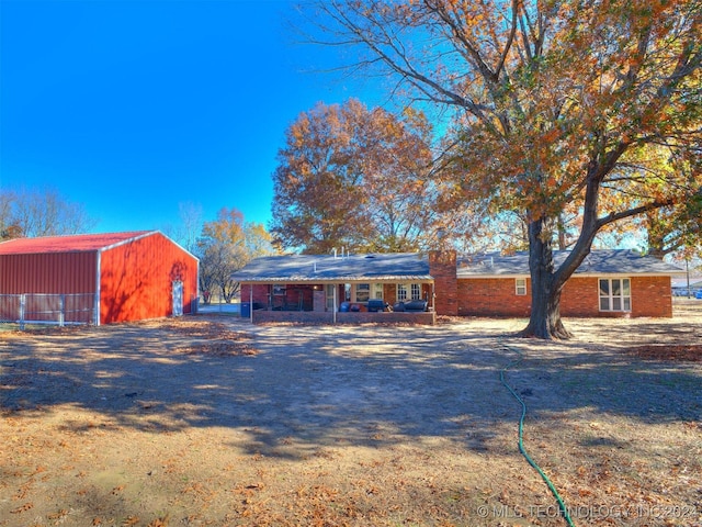 view of front of home with an outdoor structure