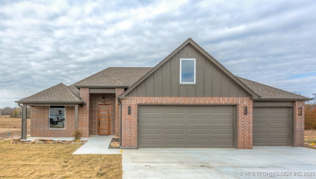 view of front of home featuring a garage and a front lawn