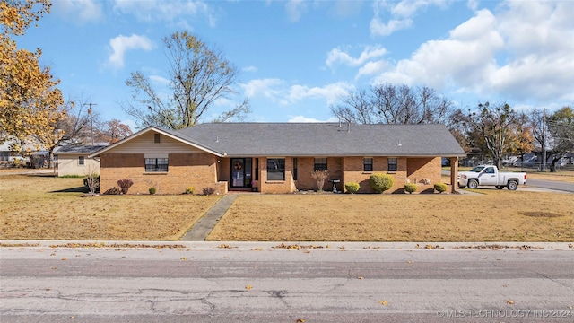 single story home with a front yard