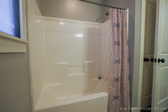 bathroom with shower / bathtub combination with curtain