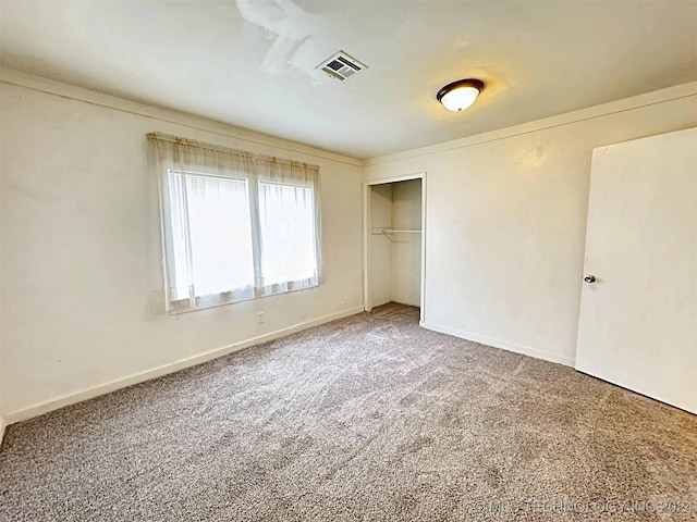 unfurnished bedroom with carpet flooring and a closet