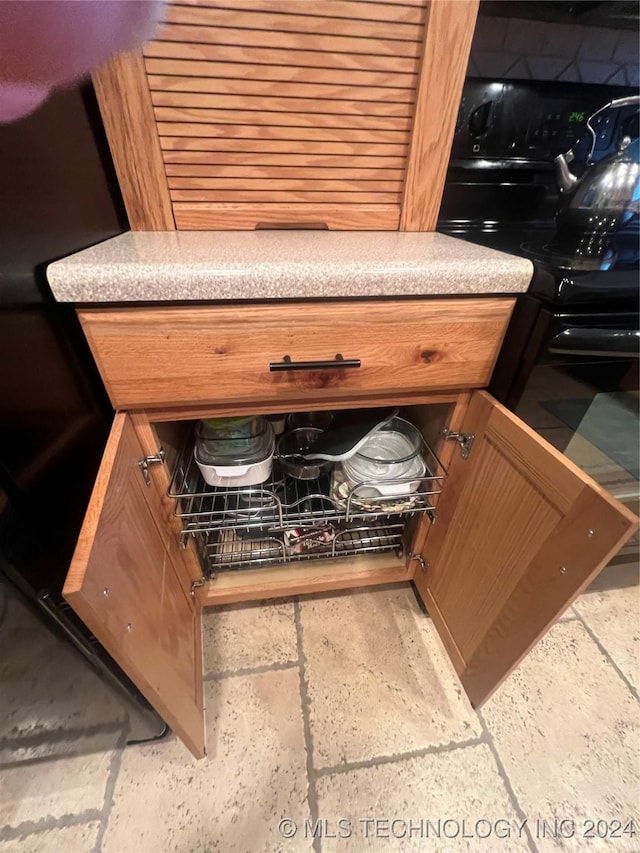 interior details with black range oven