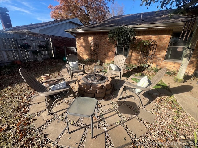 view of patio with a fire pit