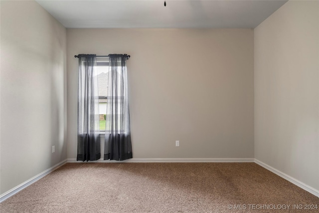 view of carpeted spare room