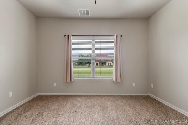 spare room with carpet flooring