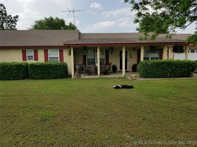 view of front of house featuring a front yard