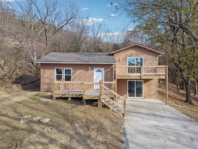 view of front of home featuring a deck