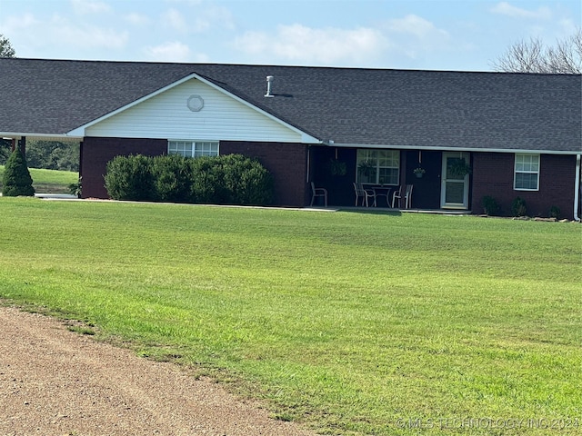 single story home with a front yard