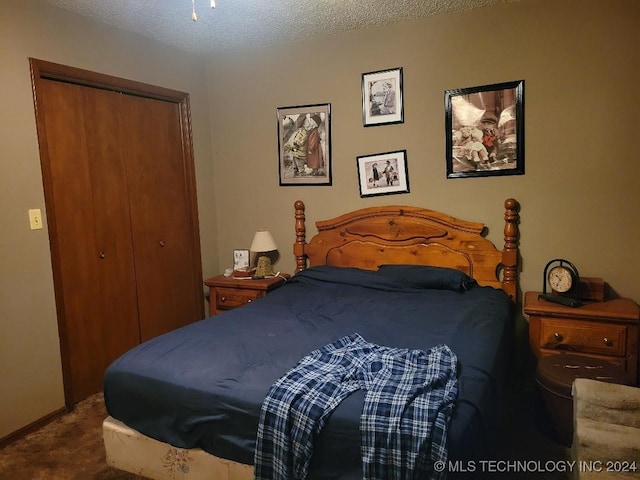 bedroom featuring a closet, carpet, and a textured ceiling