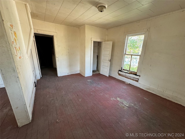 spare room featuring dark hardwood / wood-style flooring