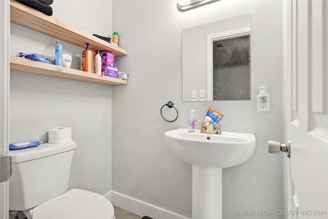 bathroom featuring sink and toilet