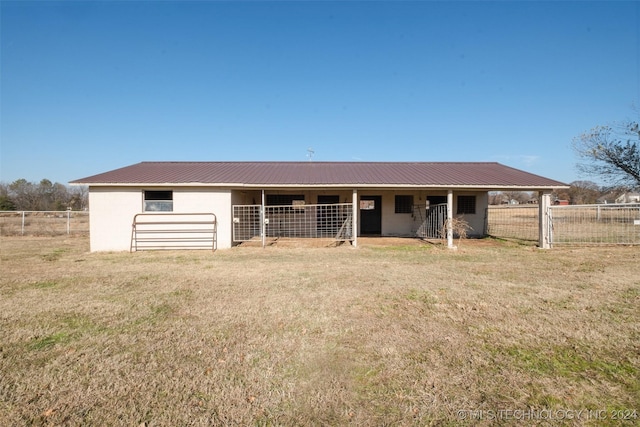 back of house featuring an outbuilding