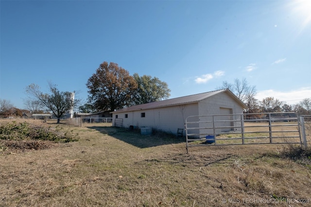 view of side of property with an outdoor structure