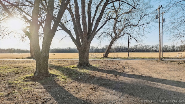 view of yard featuring a rural view