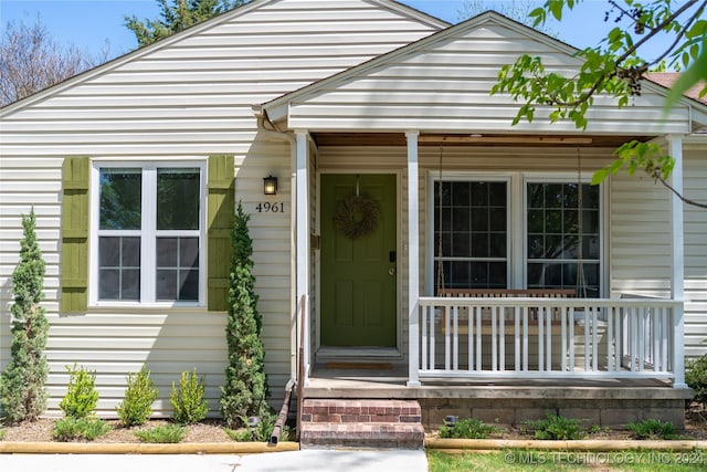 view of front of home featuring a porch