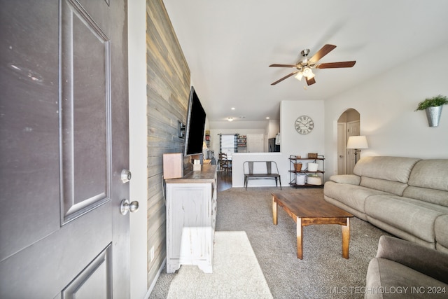 carpeted living room featuring ceiling fan