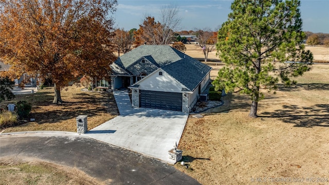 view of front facade featuring a garage