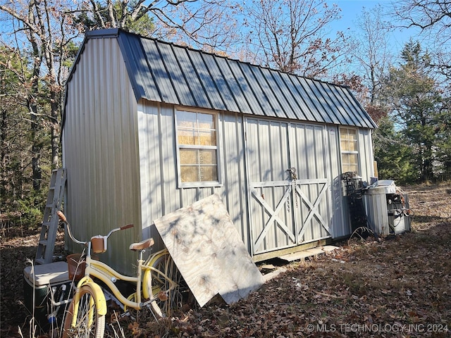 view of outbuilding