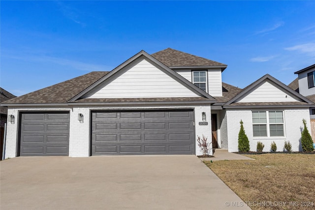 view of front facade with a garage