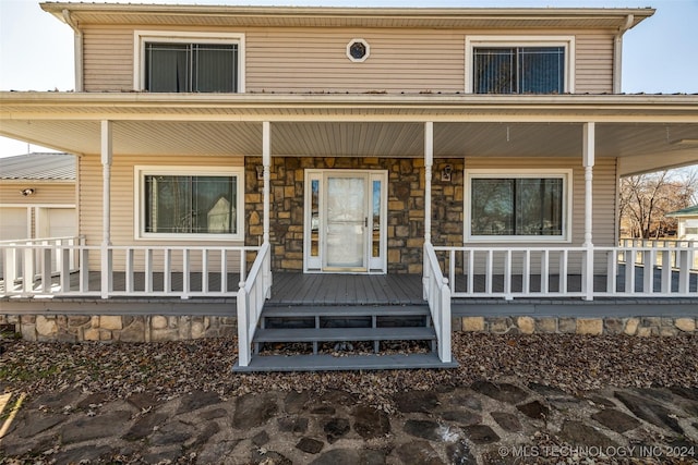 doorway to property with covered porch