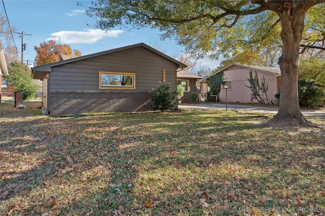 exterior space featuring a lawn