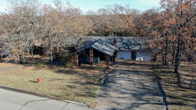 view of front of home with a front yard and a carport