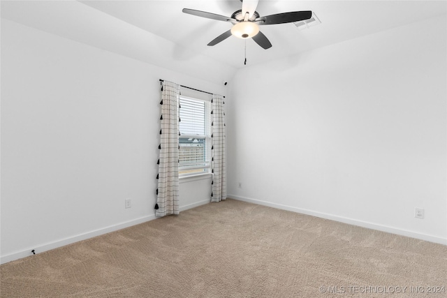 carpeted empty room featuring ceiling fan